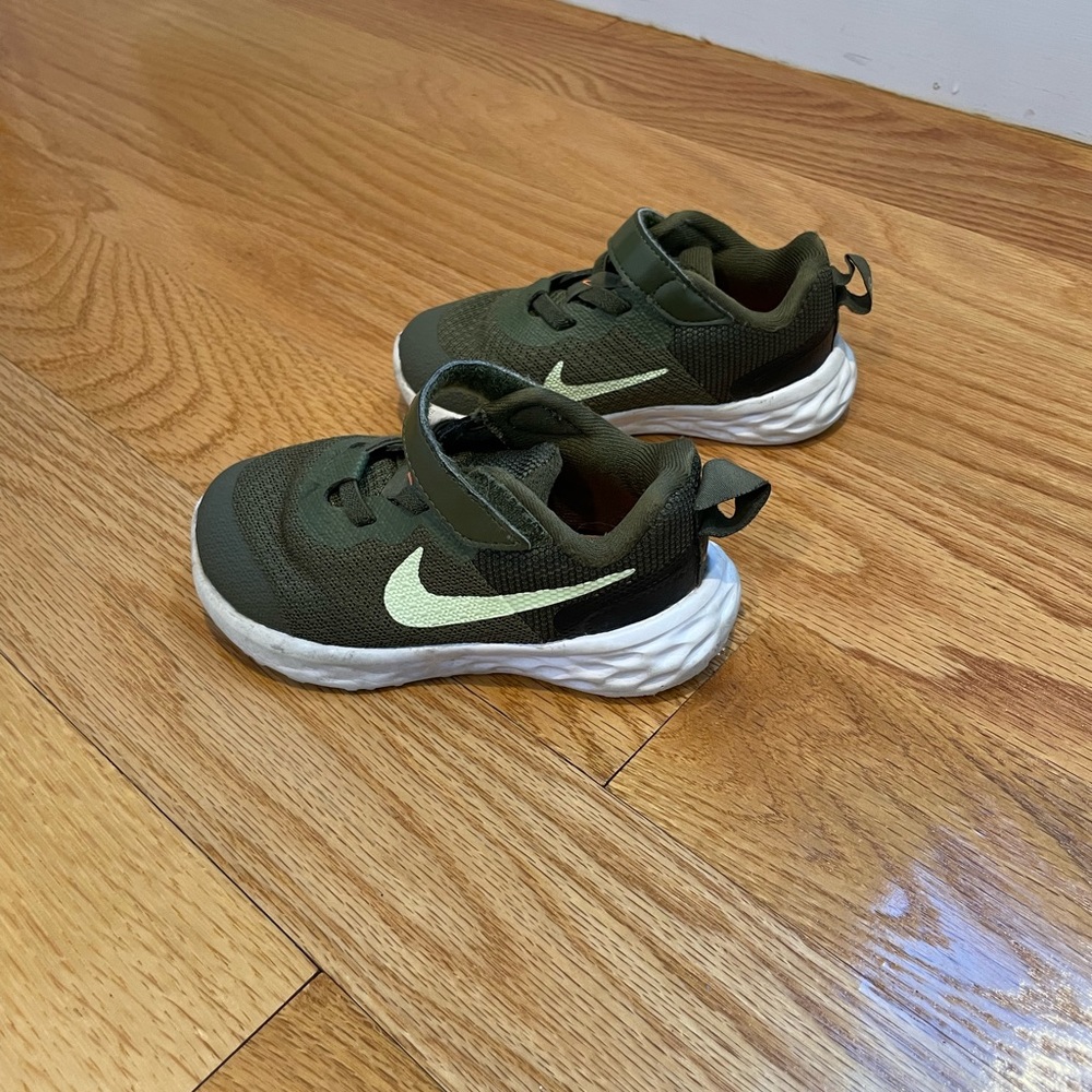 Nike toddler Revolution sneakers size 7